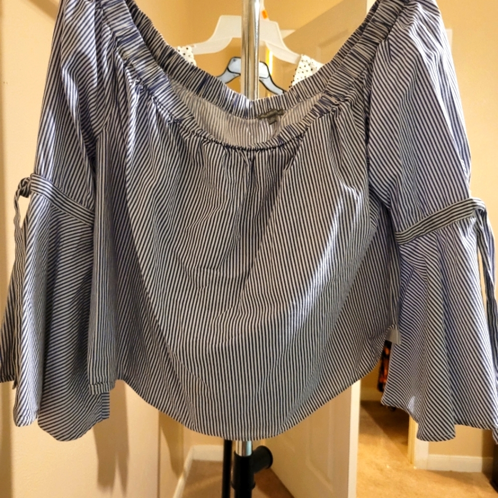 New, white blue blouse 💙